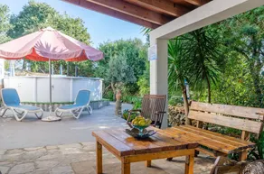 Children-friendly charming chalet with BBQ, garden & private pool - Image 2