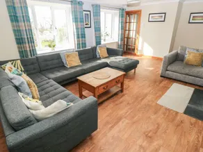 Cottage with garden - Image 3
