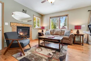 Charming Log Cabin for Families near Mount Rainier, Washington - Image 2
