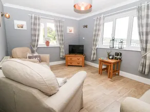 Child-friendly cottage with garden - Image 2
