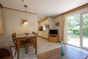 Chalet avec terrasse, jardin et piscine - Image 4