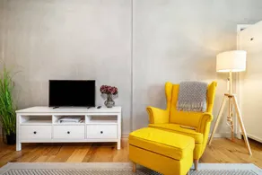 Apartment with barbeque & garden | Garden view - Image 5