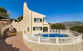 Fully equipped ample villa with terrace, barbecue & private pool | Close to the beach - Image 2