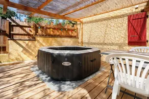 Cottage with barbecue, terrace & garden - Image 4