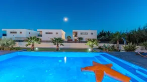 Villa with garden, terrace & private pool | Next to the beach - Image 5