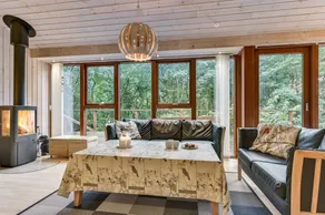 Holiday home with terrace & jacuzzi - Image 5