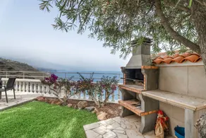 Fully equipped house with garden, pool & terrace | Mountain view | Perfect for remote work - Image 2