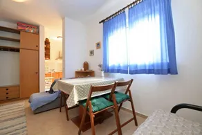 Flat with terrace & garden - Image 2