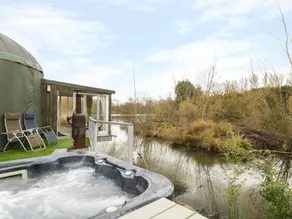 Nice cottage with garden, hot tub & sauna | Pet-friendly - Image 2