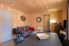 Fully equipped chalet with jacuzzi, garden & terrace | Pet-friendly - Image 4