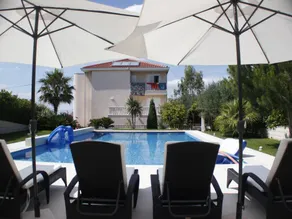 Pleasant flat with garden, pool & terrace - Image 2