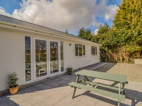 Cottage with garden - Image 2