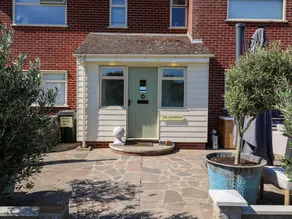 Cottage with garden & jacuzzi - Image 4