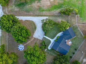 Charming Texas Farmhouse Stay with Modern Western Flair near NRS Ranch in Decatur, TX - Image 5