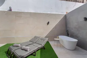 Apartment with terrace - Image 4