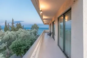 Apartamento vacacional con jardín - Image 4