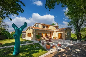 Child-friendly ample villa with terrace, private pool & garden - Image 3
