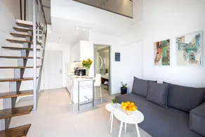 Apartment with garden & pool - Image 4