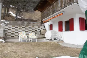 Holiday home with barbeque, garden & terrace - Image 3