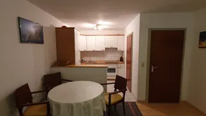 Camera privata adatta alle famiglie con piscina e sauna | Vista sul giardino - Image 2