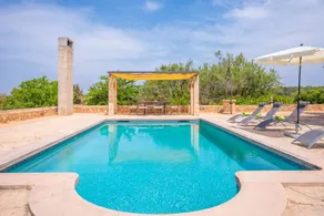 Child-friendly villa with terrace, private pool & BBQ - Image 3