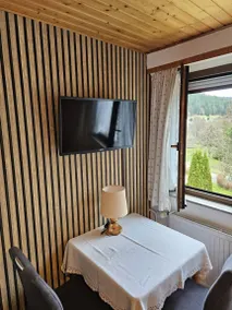 Flat with garden, terrace & barbecue | Garden view - Image 5