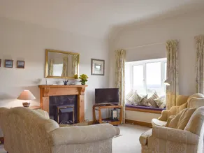 Cottage with garden - Image 2