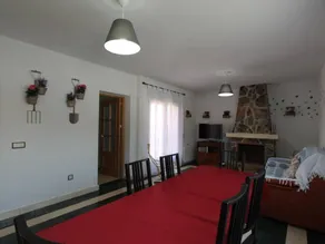 Casa con piscina privada, terraza y jardín | Vistas a la montaña - Image 3