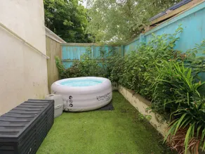 Cottage with garden & hot tub - Image 2