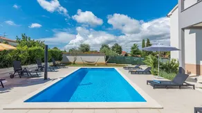 Beautiful holiday apartment with garden, terrace & BBQ - Image 5