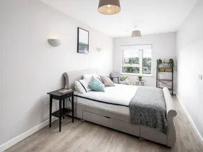 Central Croydon Stunning apartment - Image 2