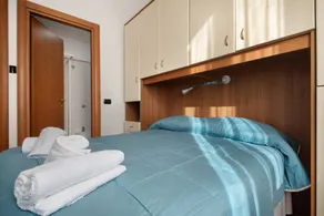 Room 'Iris' with Wi-Fi and Air Conditioning - Image 5
