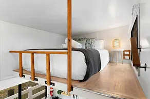 Peaceful Tiny House Rental for Glamping in New South Wales - Image 5