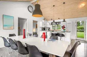 Child-friendly holiday home with garden, terrace & hot tub | Pets are welcome - Image 3