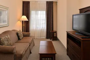 Condo with BBQ & pool - Image 2