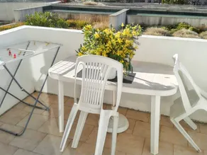 Flat with pool | City view - Image 2