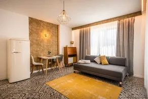 Flat with pool & garden - Image 4