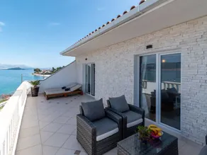 Holiday apartment with terrace, BBQ & garden - Image 3
