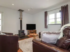 Cottage with garden - Image 2
