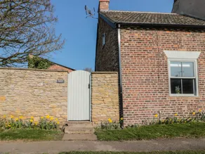 Cottage with garden - Image 3