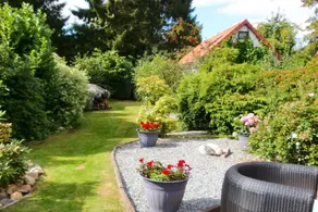 House with garden - Image 3