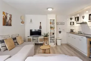 Flat with terrace & sauna - Image 4
