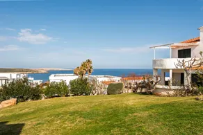 Flat with terrace, garden & pool - Image 5