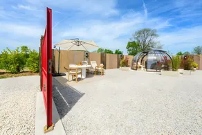 Fully equipped beautiful cottage with terrace, BBQ & jacuzzi | Garden view - Image 5