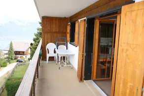Apartment with pool & garden - Image 5