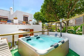 Holiday home with jacuzzi, pool & terrace | Sea view | Close to the beach | Pets allowed - Image 4
