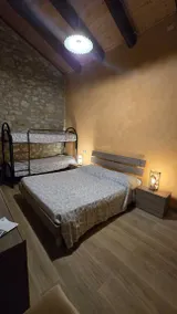 Al Vecio Magazin - Agriturismo familiare con panorama Colli Berici, cibo locale, passeggiate, uliveti, pet-friendly: Camera quadrupla - perfetta per famiglie - Image 3