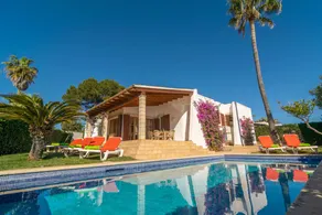 Villa with garden, barbecue & private pool - Image 5