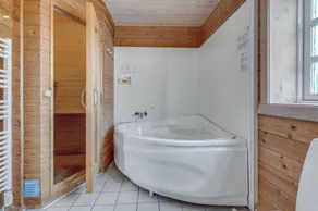 Fully equipped house with jacuzzi, terrace & sauna | Close to the beach - Image 2