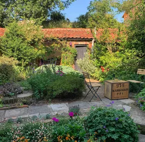 Cottage with garden - Image 3